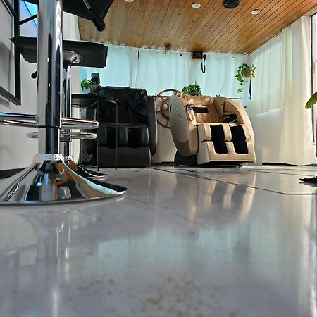 Calaidonia Boat House Hotel กาเลส์ ภายนอก รูปภาพ