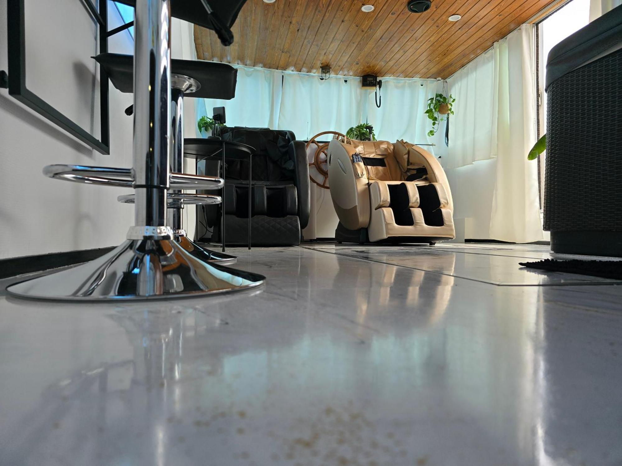 Calaidonia Boat House Hotel กาเลส์ ภายนอก รูปภาพ