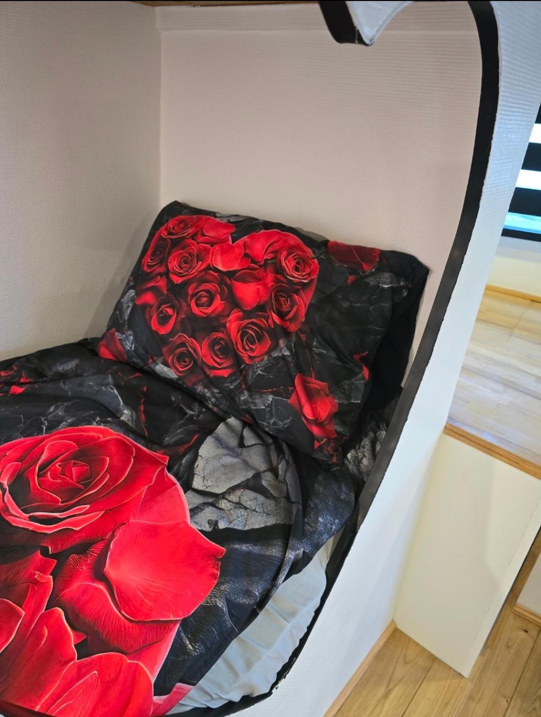 Calaidonia Boat House Hotel กาเลส์ ภายนอก รูปภาพ